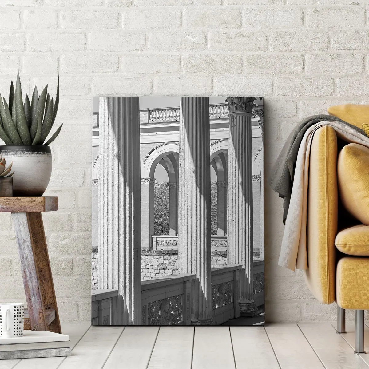 Obraz na płótnie - Czarno-biała fotografia klasycznych kolumn i łuków - 50x70cm - Słoneczna arkada - Nowoczesna dekoracja ścienna do salonu, kuchni i sypialni ARTTOR