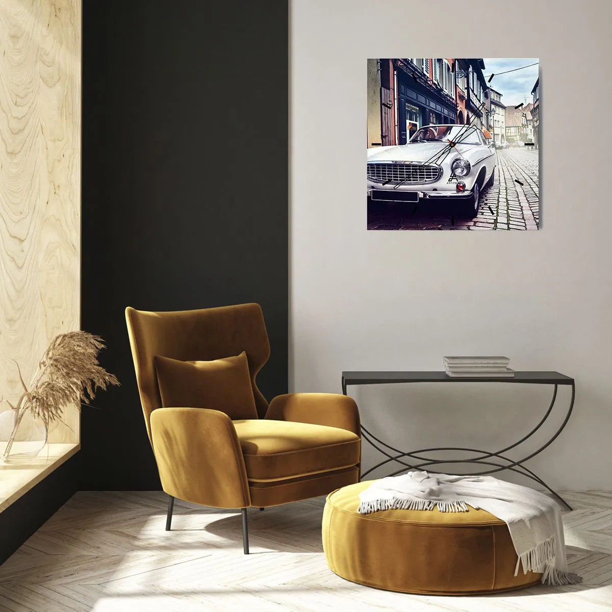 Zegar ścienny - Klasyczny biały samochód na brukowanej ulicy w mieście - 30x30cm - Przeszłość to dziś - Nowoczesna dekoracja ścienna do salonu i sypialni ARTTOR