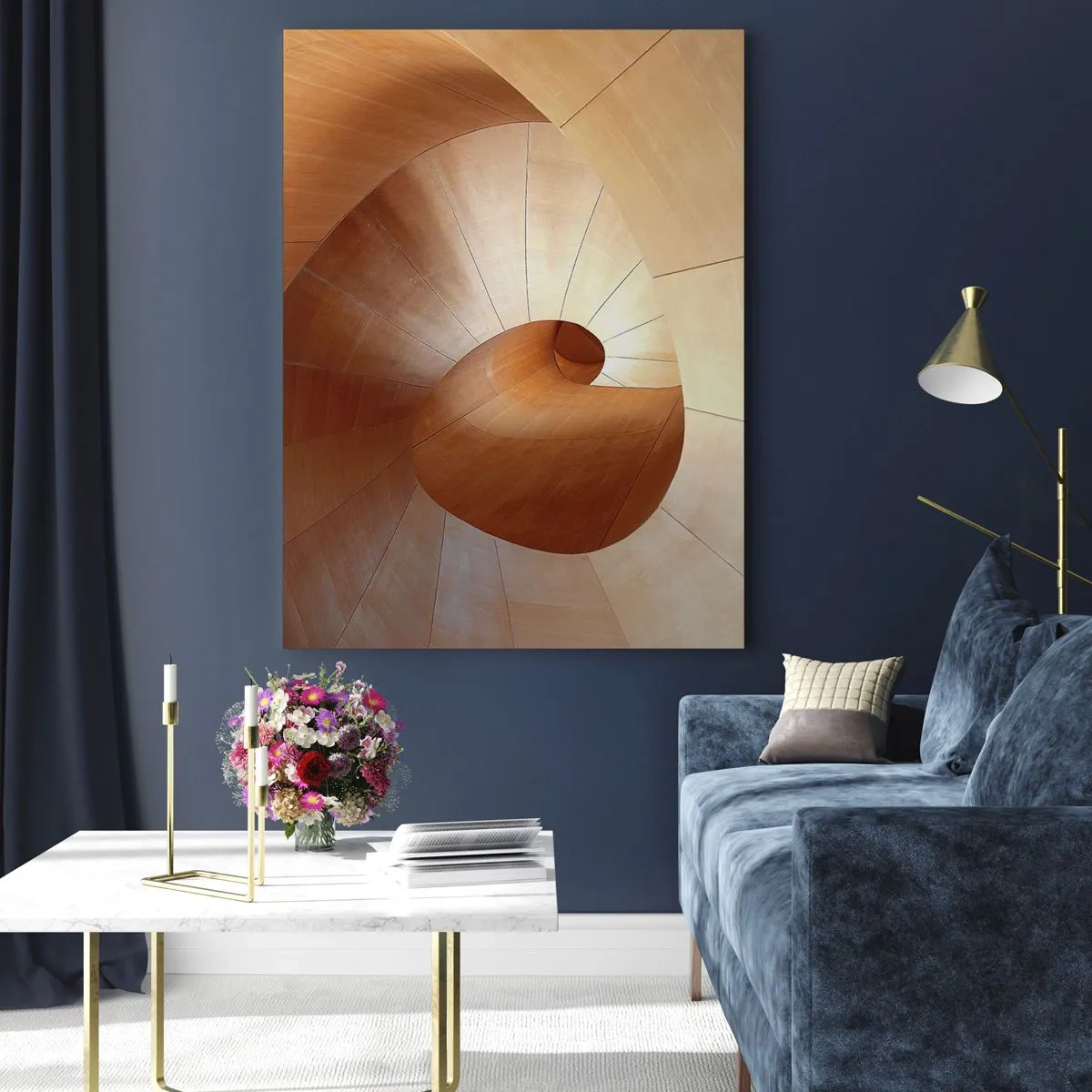 Obraz na szkle - Drewniana spiralna konstrukcja architektoniczna w ciepłych barwach - 50x70cm - Architektoniczna serpentyna - Nowoczesna dekoracja ścienna do salonu, kuchni i sypialni ARTTOR