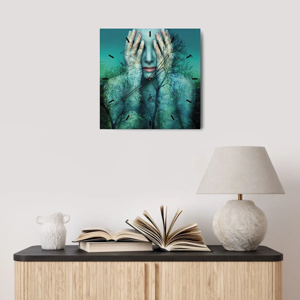 Zegar ścienny - Zanurzona w błękicie - 30x30 cm