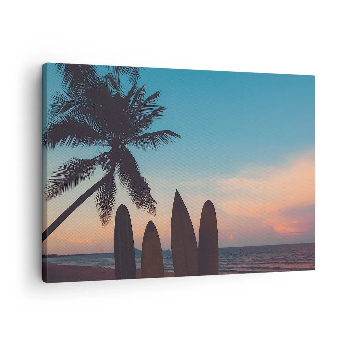 Obraz na płótnie - Deski surfingowe na tle palmy i zachodu słońca - 70x50cm - Jutro też będzie zabawa - Nowoczesna dekoracja ścienna do salonu i sypialni ARTTOR