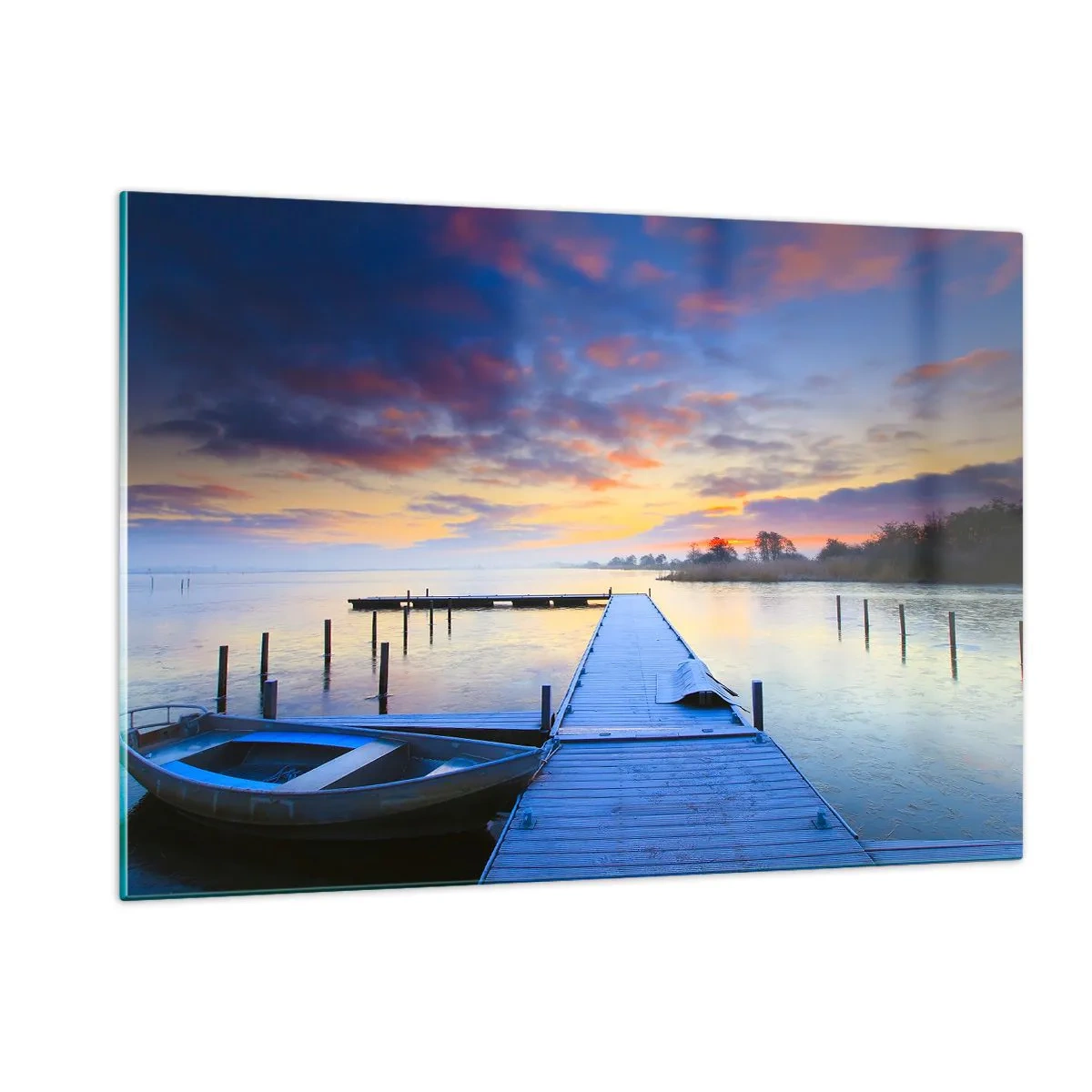 Obraz na szkle - Pomost na jeziorze o świcie w otoczeniu spokojnej natury - 120x80cm - Fioletowo-złoty spokój - Nowoczesna dekoracja ścienna do salonu, kuchni i sypialni ARTTOR