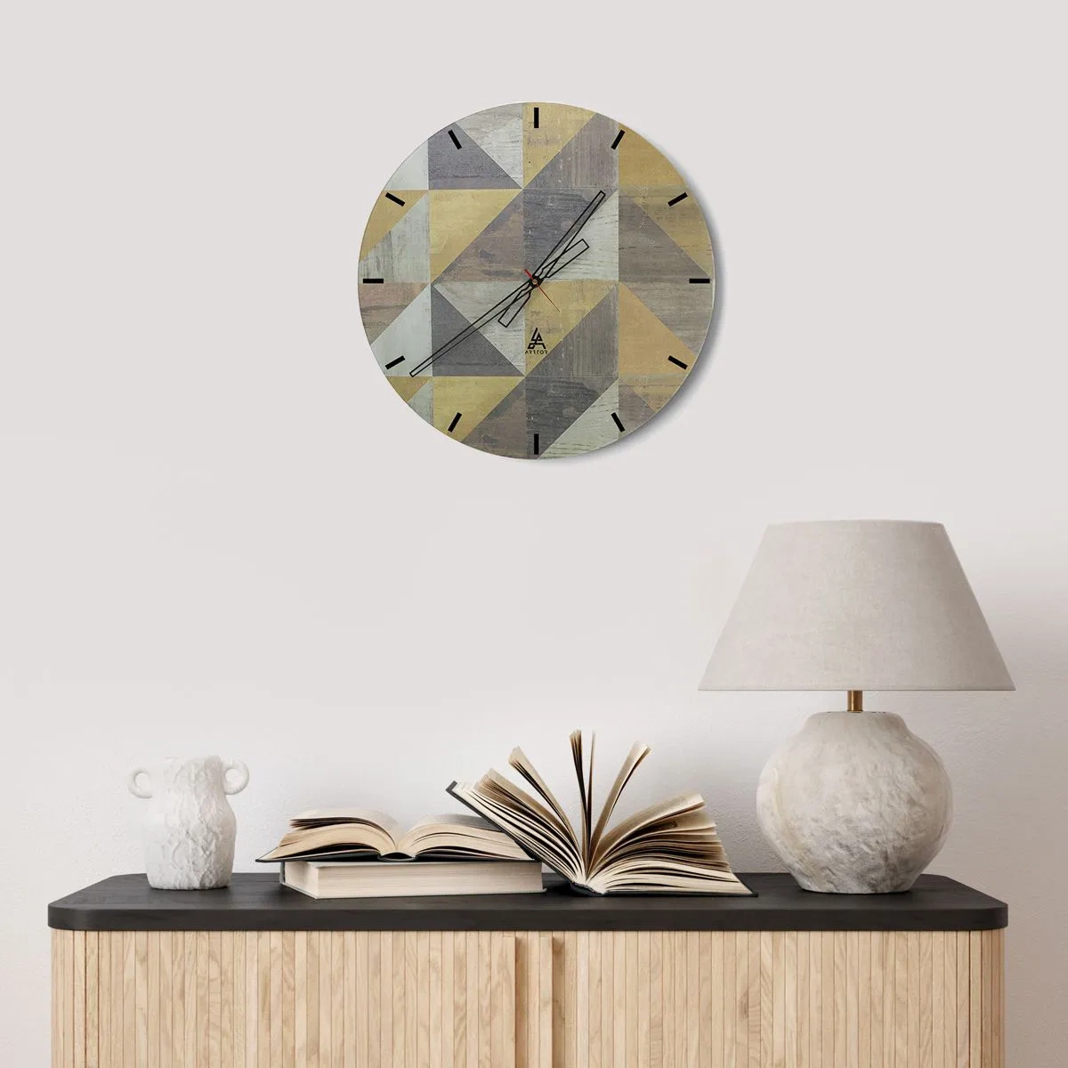 Zegar ścienny - Geometryczny wzór z trójkątów w odcieniach szarości i beżu - 30x30cm - Pod kątem trójkąta - Nowoczesna dekoracja ścienna do salonu, kuchni i sypialni ARTTOR