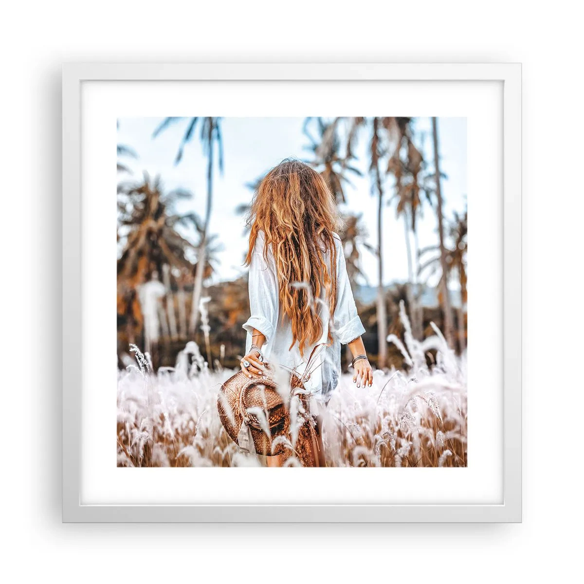 Plakat w białej ramie - Zrodzona z puchu traw - 40x40 cm