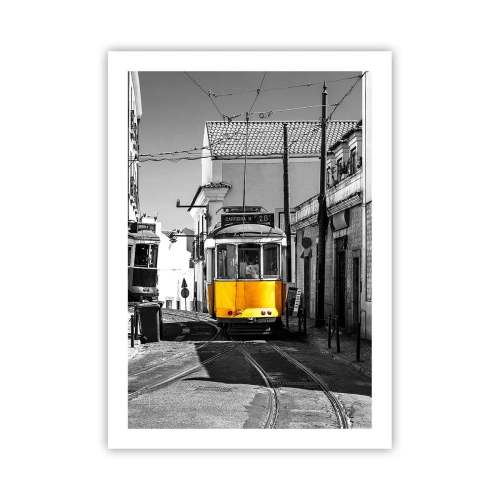 Plakat - Żółty tramwaj na ulicach miasta w czarno-białej scenerii - 50x70cm - Duch Lizbony - Nowoczesna dekoracja ścienna do salonu, kuchni i sypialni ARTTOR