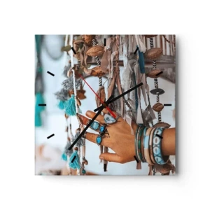Zegar ścienny - Ręka ozdobiona biżuterią w stylu boho z dekoracjami w tle - 30x30cm - Lokalne skarby - Nowoczesna dekoracja ścienna do salonu i sypialni ARTTOR