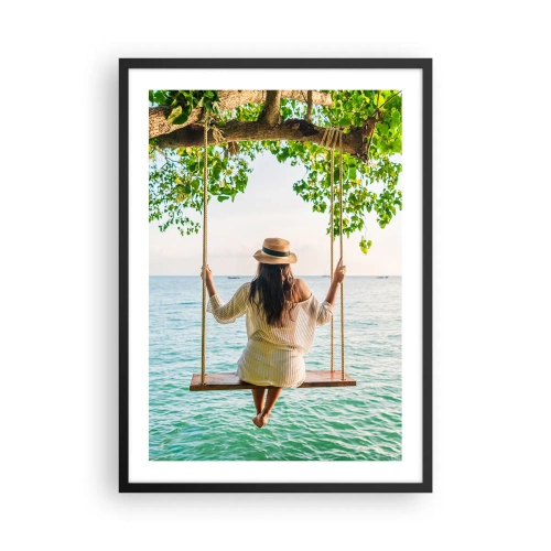 Plakat w czarnej ramie - Kobieta na huśtawce nad morzem w tropikalnym otoczeniu - 50x70cm - Życie jest piękne - Nowoczesna dekoracja ścienna do salonu i sypialni ARTTOR