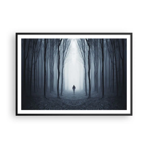 Plakat w czarnej ramie - Postać idąca wśród drzew w zamglonym lesie - 100x70cm - I wszystko proste i jasne - Nowoczesna dekoracja ścienna do salonu i sypialni ARTTOR