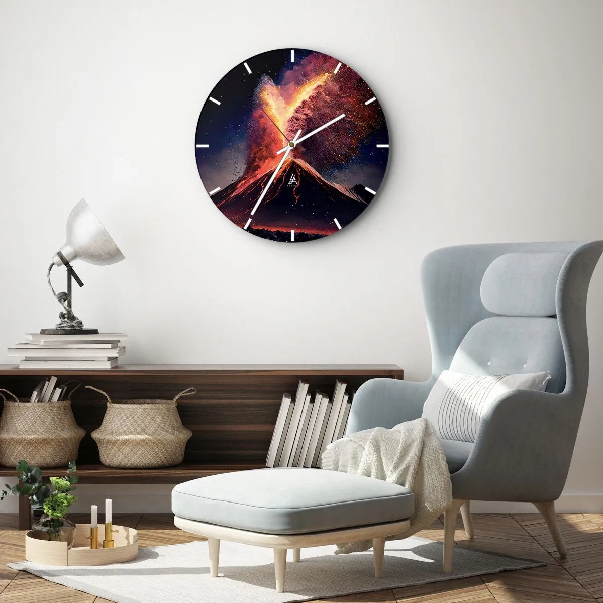 Zegar ścienny - Erupcja wulkanu z fontanną ognia i dymu na nocnym tle - 30x30cm - Piękno i groza - Nowoczesna dekoracja ścienna do salonu, kuchni i sypialni ARTTOR