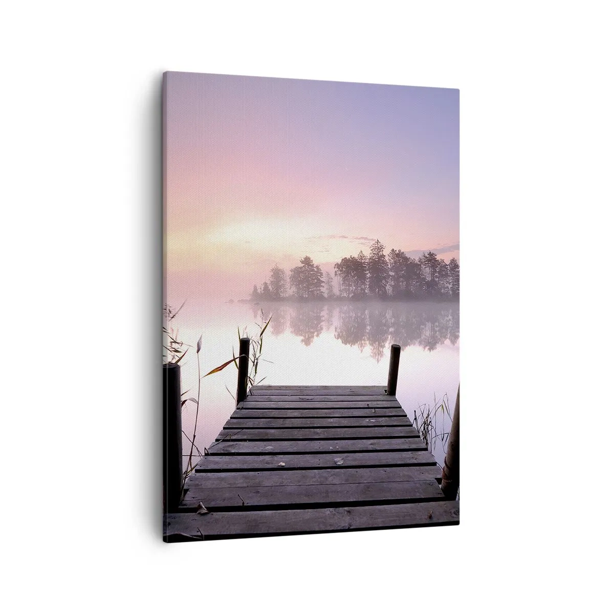 Obraz na płótnie - Drewniany pomost nad spokojnym jeziorem o świcie - 50x70cm - Z liliowej mgły... - Nowoczesna dekoracja ścienna do salonu, kuchni i sypialni ARTTOR