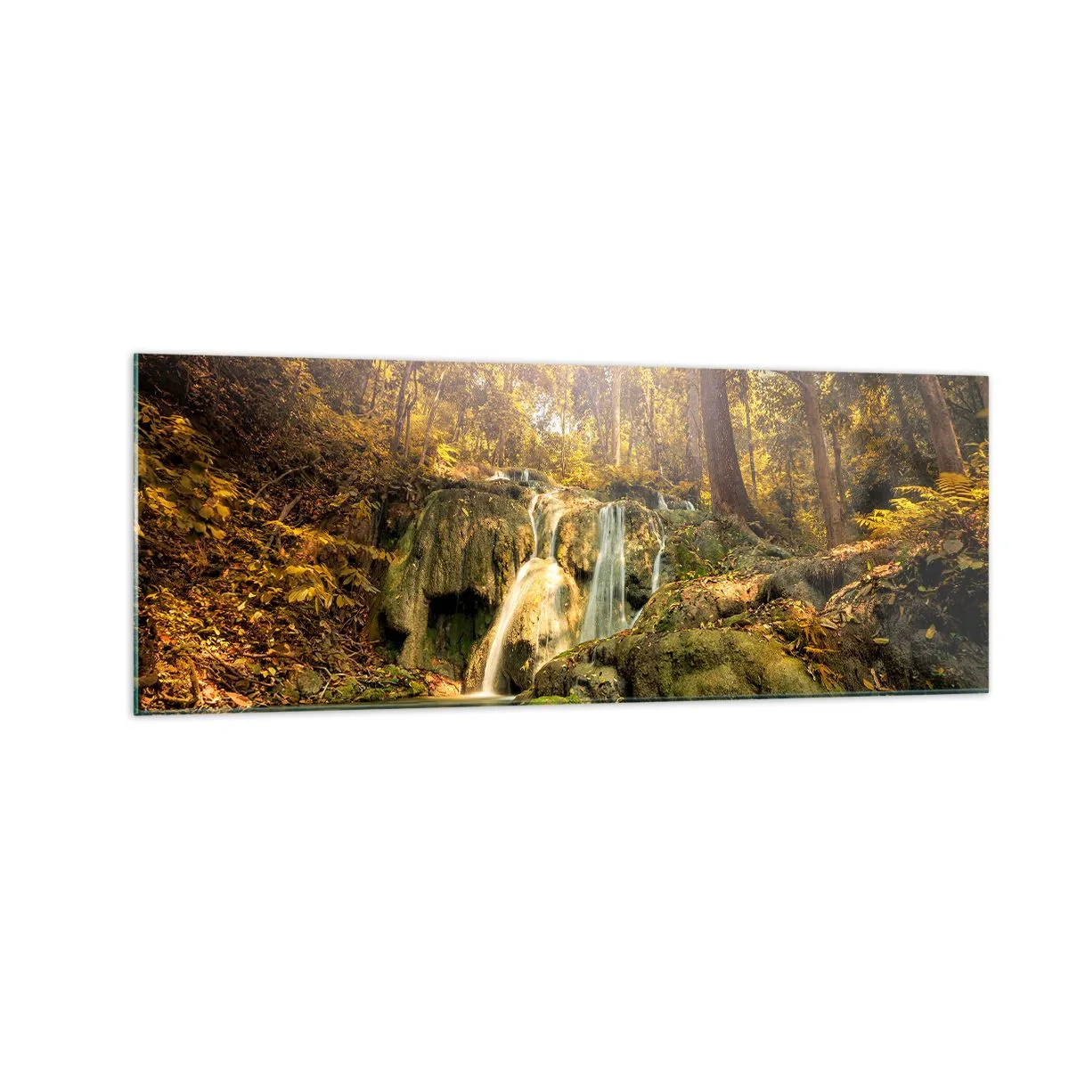 Obraz na szkle - Leśny wodospad w promieniach słońca otoczony zielenią - 140x50cm - Leśna kaskada w zieleni - Nowoczesna dekoracja ścienna do salonu i sypialni ARTTOR