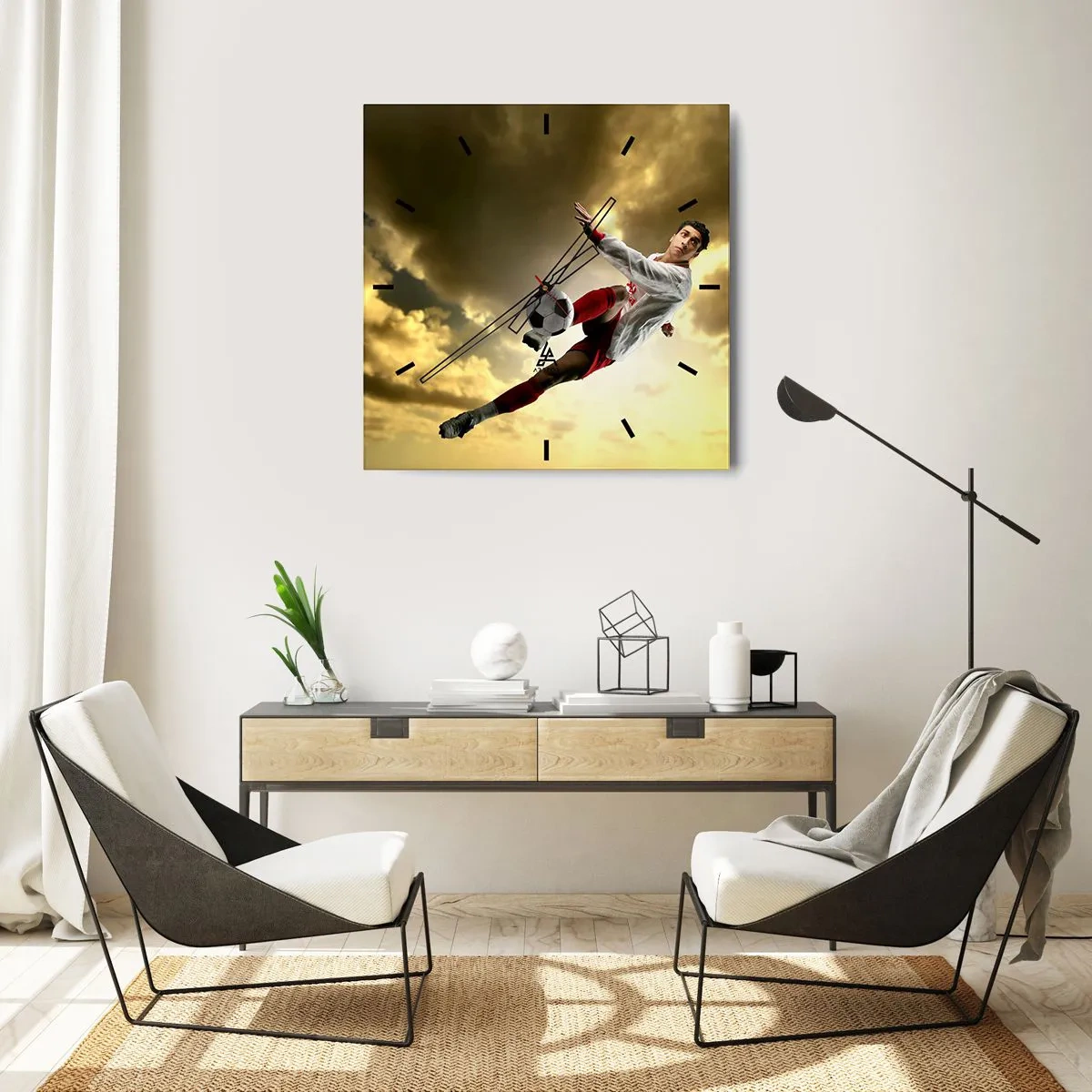 Zegar ścienny - Piłkarz w dynamicznym skoku kopiący piłkę na tle nieba - 30x30cm - Piłkarskie niebo - Nowoczesna dekoracja ścienna do salonu i sypialni ARTTOR