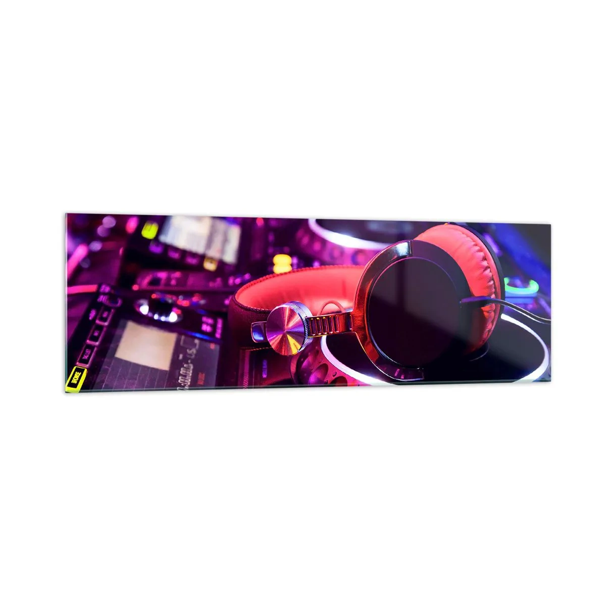 Obraz na szkle - Słuchawki DJ na konsolecie w neonowym oświetleniu - 160x50cm - Zanim się zacznie zabawa - Nowoczesna dekoracja ścienna do salonu i sypialni ARTTOR