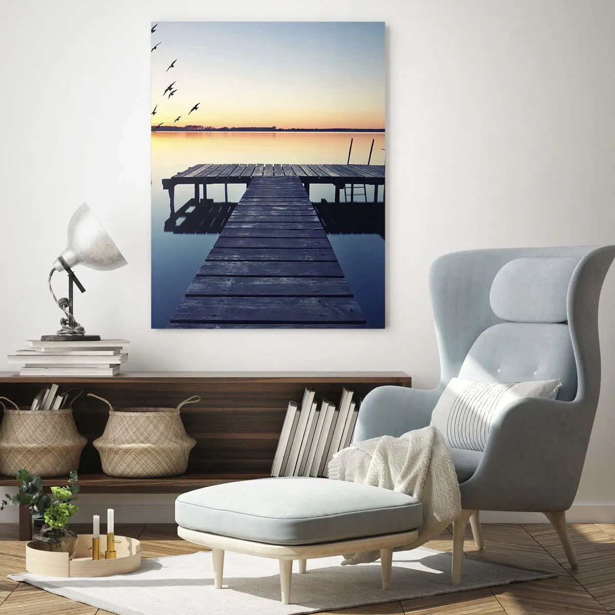 Obraz na szkle - Pomost na jeziorze z widokiem na zachód słońca i ptaki w locie - 50x70cm - To był dobry dzień - Nowoczesna dekoracja ścienna do salonu, kuchni i sypialni ARTTOR