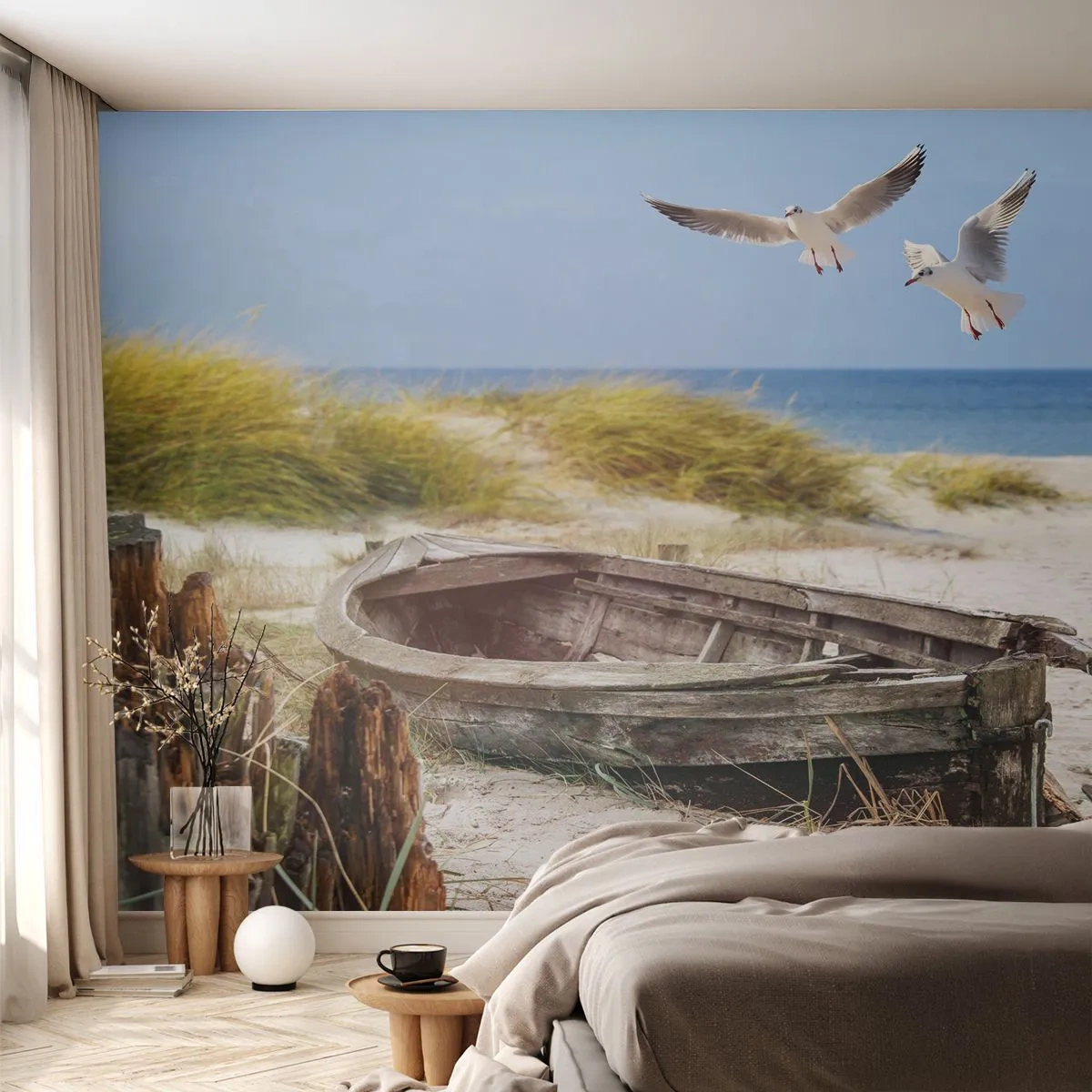Fototapeta Premium Sand - Stara łódź na plaży z mewami nad nią - 100x70cm - Skąpane wiatrem - Nowoczesna dekoracja ścienna do salonu, kuchni i sypialni ARTTOR