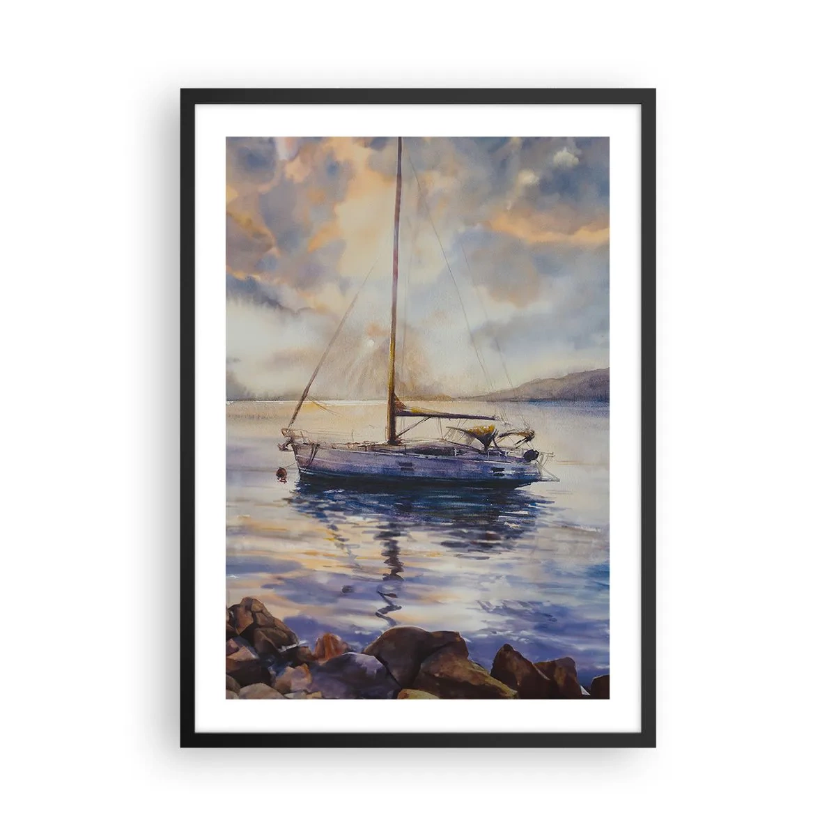 Plakat w czarnej ramie - Żaglówka na spokojnej wodzie w świetle zachodu słońca - 50x70cm - Wieczór w zatoce - Nowoczesna dekoracja ścienna do salonu i sypialni ARTTOR