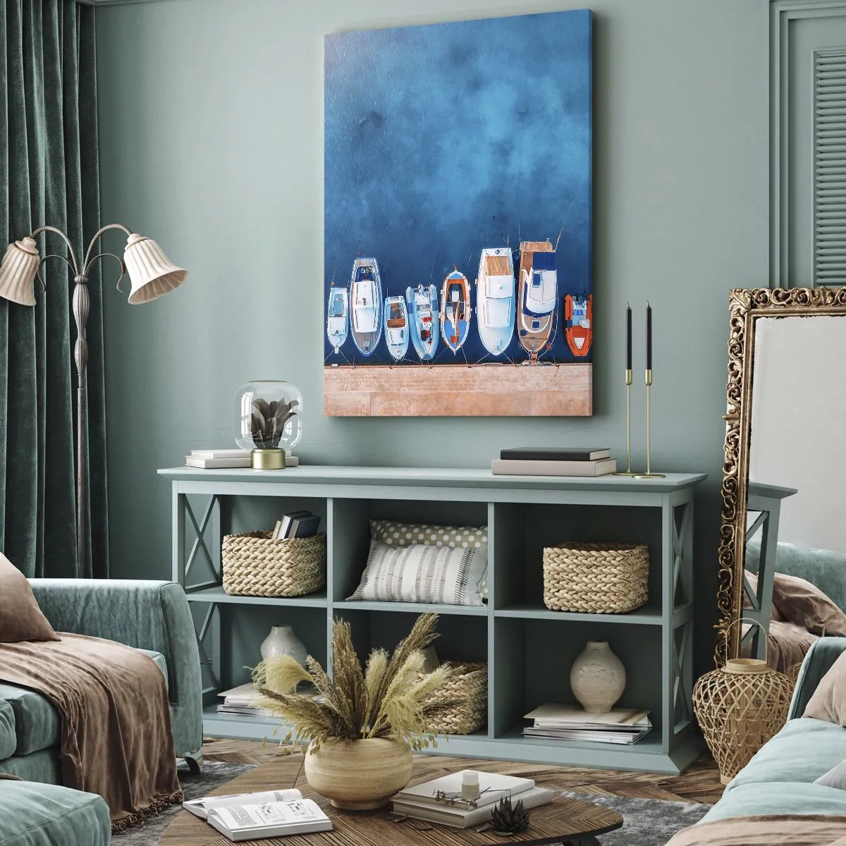 Obraz na płótnie - Łodzie zacumowane przy brzegu na tle błękitnej wody - 70x100cm - W jednym rzędzie - Nowoczesna dekoracja ścienna do salonu i sypialni ARTTOR