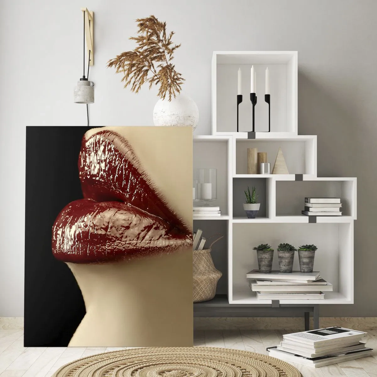 Obraz na szkle - Zmysłowe usta z karminową szminką na ciemnym tle - 50x70cm - Zmysłowość i blask karminu - Nowoczesna dekoracja ścienna do salonu, kuchni i sypialni ARTTOR