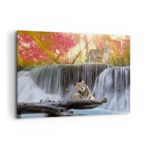 Obraz na płótnie - Tygrysy przy wodospadzie w jesiennym lesie - 100x70cm - Pejzaż surrealistyczny    - Nowoczesna dekoracja ścienna do salonu, kuchni i sypialni ARTTOR