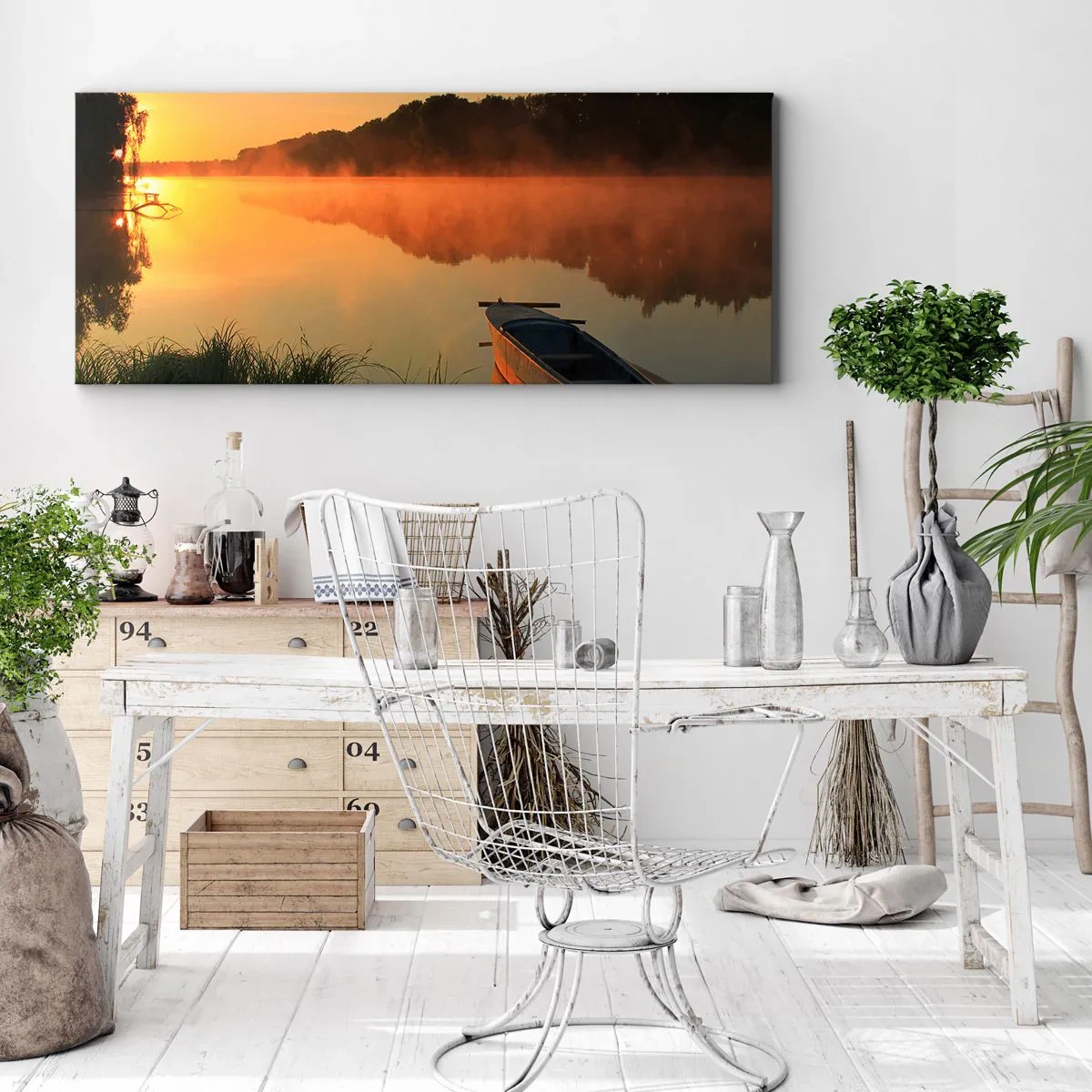 Obraz na płótnie - Poranna mgła nad rzeką z łódką w promieniach słońca - 140x50cm - Wschód słońca nad wodą jak tafla lustra - Nowoczesna dekoracja ścienna do salonu i sypialni ARTTOR