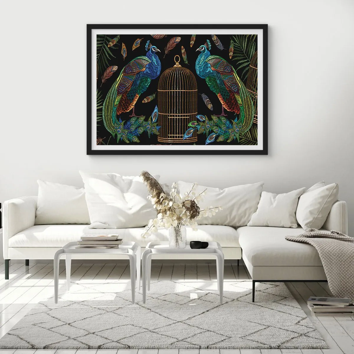 Plakat w czarnej ramie - Pawie przy złotej klatce na czarnym tle - 70x50cm - W królewskich szatach - Nowoczesna dekoracja ścienna do salonu i sypialni ARTTOR