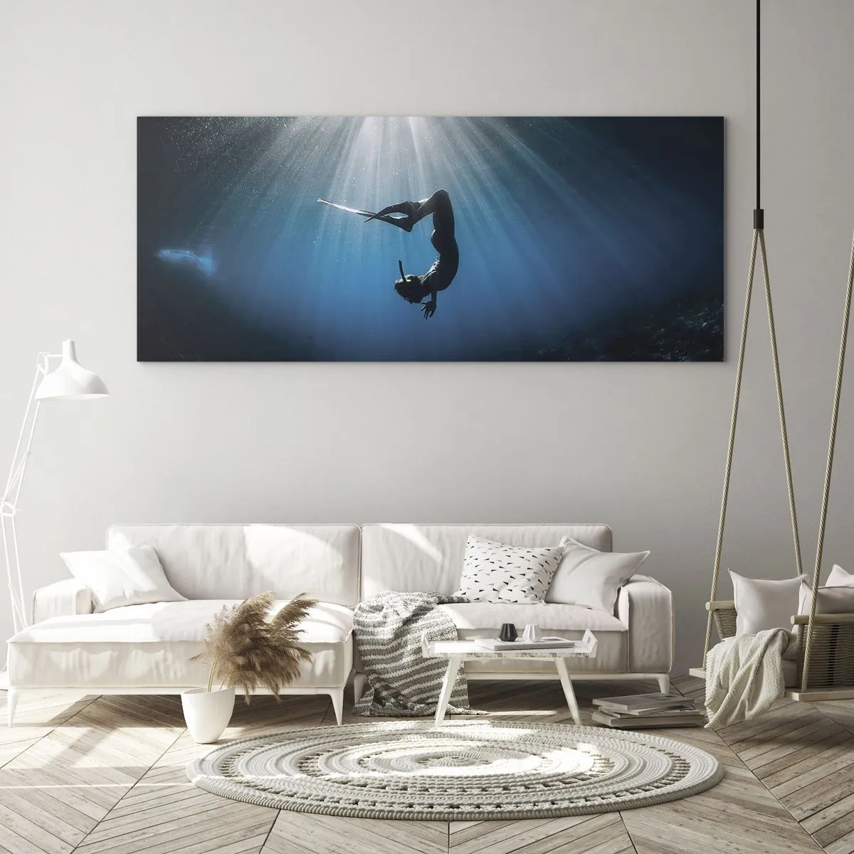 Obraz na szkle - Nurek unoszący się w promieniach światła pod wodą - 120x50cm - Podwodny taniec - Nowoczesna dekoracja ścienna do salonu i sypialni ARTTOR