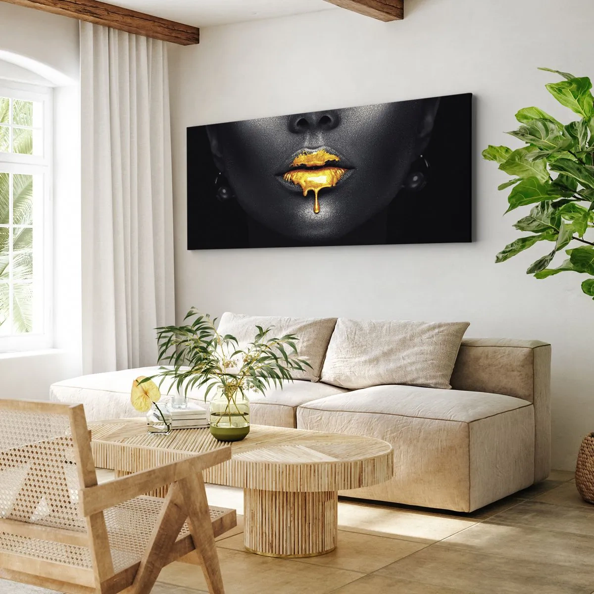 Obraz na płótnie - Czarno-złoty portret kobiety z kroplą złota na ustach - 160x50cm - Złotousta - Nowoczesna dekoracja ścienna do salonu i sypialni ARTTOR