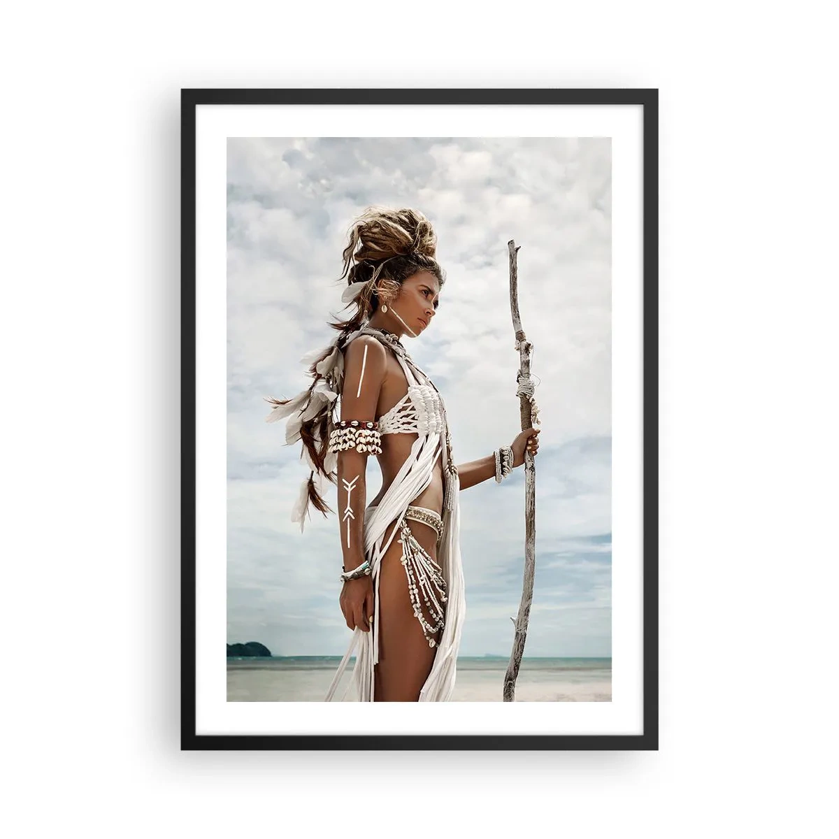 Plakat w czarnej ramie - Stylizowana postać kobiety w tropikalnym otoczeniu - 50x70cm - Królowa tropików - Nowoczesna dekoracja ścienna do salonu i sypialni ARTTOR