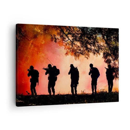 Obraz na płótnie - Sylwetki żołnierzy w lesie na tle pomarańczowego nieba - 70x50cm - …Wszyscy za jednego. - Nowoczesna dekoracja ścienna do salonu i sypialni ARTTOR