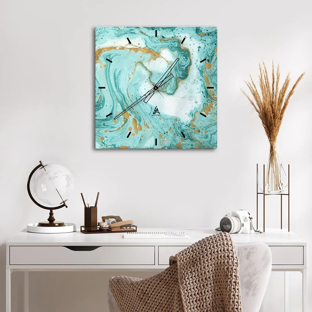 Zegar ścienny - Turkusowy marmur z akcentami złota w abstrakcyjnej kompozycji - 30x30cm - Pod wielką falą z epoki Edo - Nowoczesna dekoracja ścienna do salonu i sypialni ARTTOR