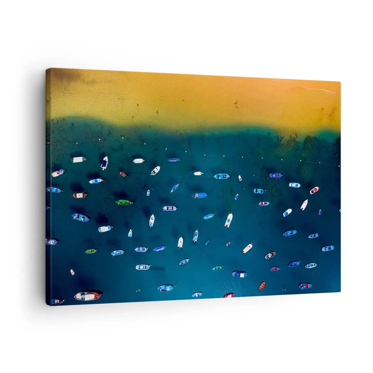 Obraz na płótnie - Widok z lotu ptaka na łodzie na wodzie i piaszczysty brzeg - 70x50cm - Wakacyjna gra - Nowoczesna dekoracja ścienna do salonu i sypialni ARTTOR