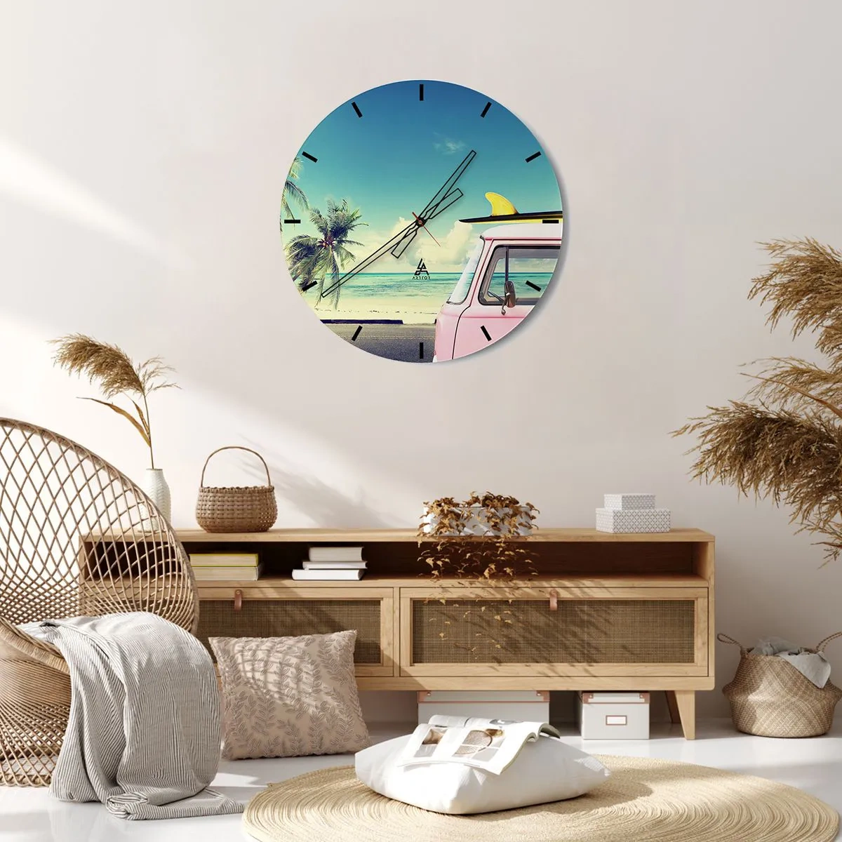 Zegar ścienny - Różowy van z deską surfingową na plaży - 30x30cm - Wakacje czas zacząć - Nowoczesna dekoracja ścienna do salonu, kuchni i sypialni ARTTOR