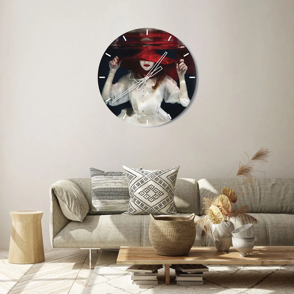 Zegar ścienny - Postać w czerwonym kapeluszu zanurzona pod wodą - 30x30cm - Dziwożona - Nowoczesna dekoracja ścienna do salonu, kuchni i sypialni ARTTOR