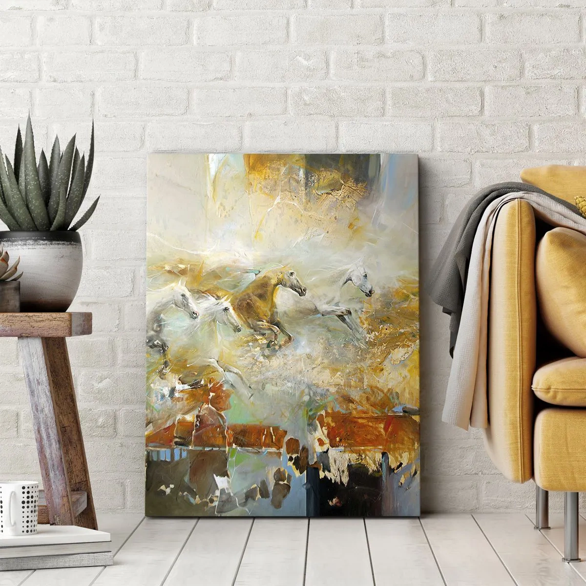Obraz na płótnie - Abstrakcyjna kompozycja z galopującymi końmi w złotych odcieniach - 50x70cm - Galopem przez światło - Nowoczesna dekoracja ścienna do salonu, kuchni i sypialni ARTTOR