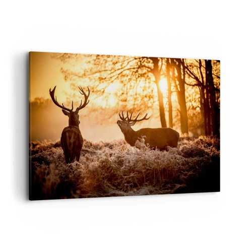 Obraz na płótnie - Dwa jelenie o zachodzie słońca w zimowym krajobrazie - 120x80cm - Marzenie myśliwego - Nowoczesna dekoracja ścienna do salonu, kuchni i sypialni ARTTOR