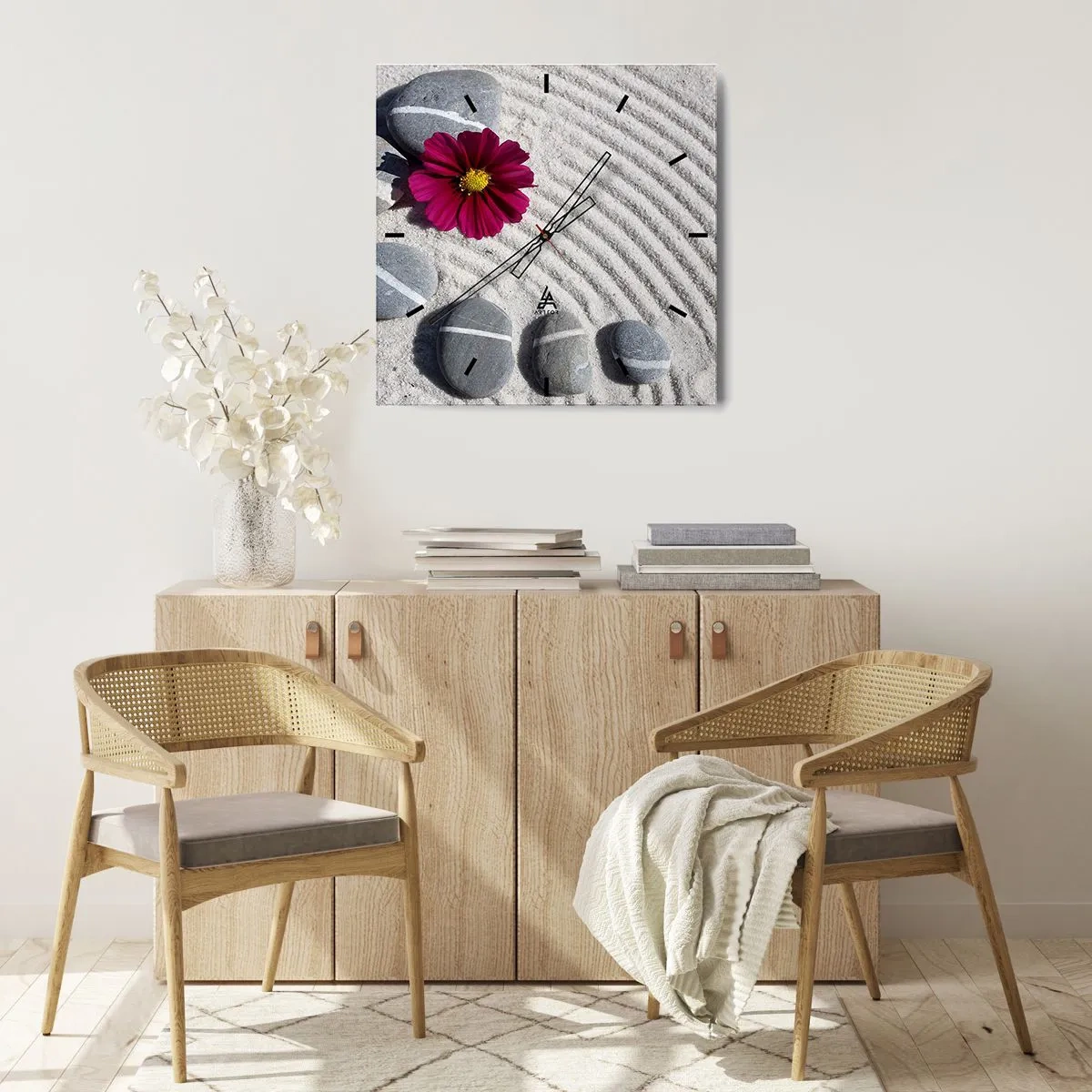 Zegar ścienny - Kamienie i różowy kwiat na piasku w stylu zen - 30x30cm - Energia i spokój magicznego kręgu natury - Nowoczesna dekoracja ścienna do salonu i sypialni ARTTOR