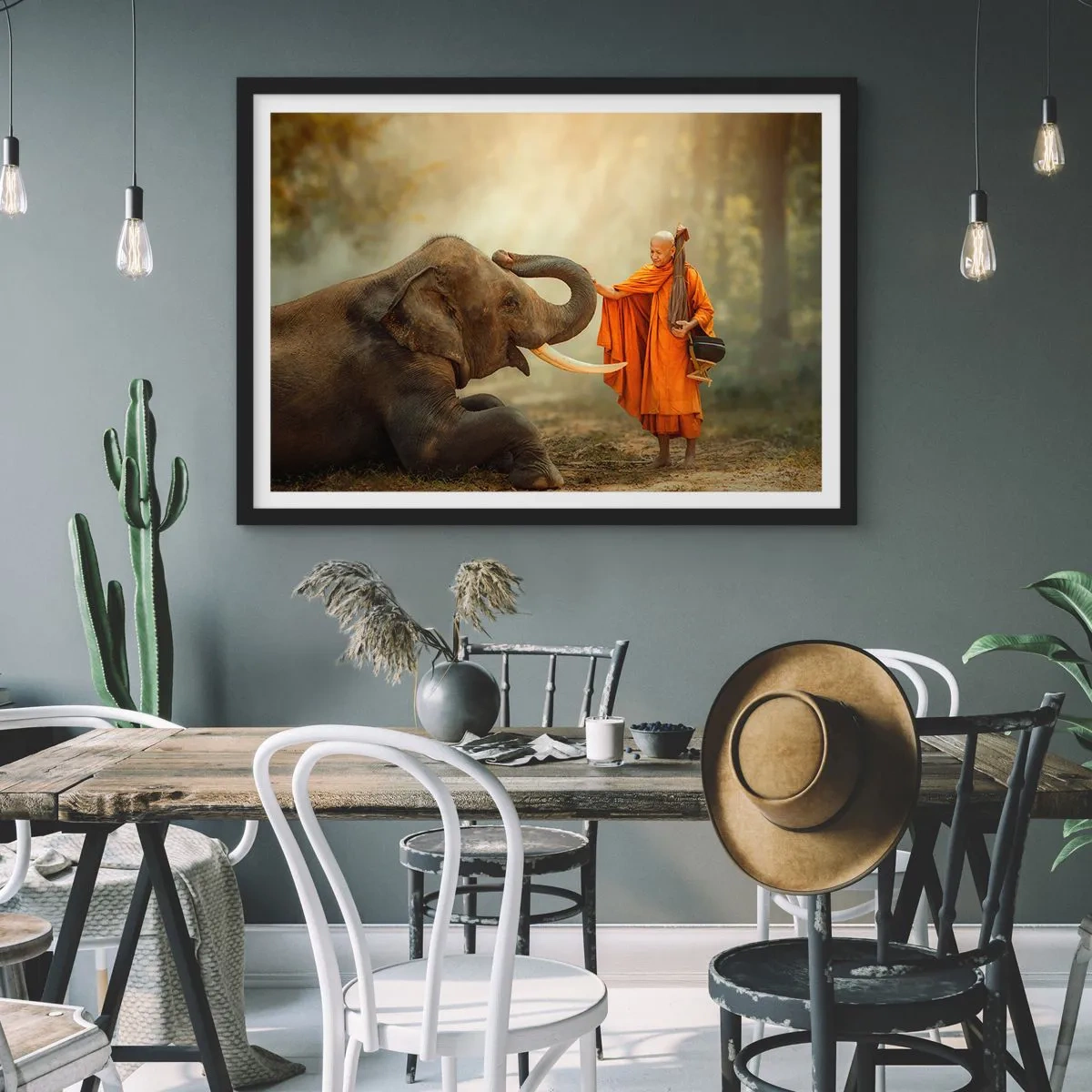 Plakat w czarnej ramie - Mnich i słoń w harmonii na tle natury - 70x50cm - Spotkanie w podróży - Nowoczesna dekoracja ścienna do salonu i sypialni ARTTOR
