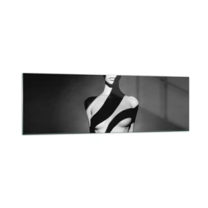 Obraz na szkle - Czarno-biały portret kobiety w świetle i cieniach - 160x50cm - W blasku i w cieniu - Nowoczesna dekoracja ścienna do salonu i sypialni ARTTOR