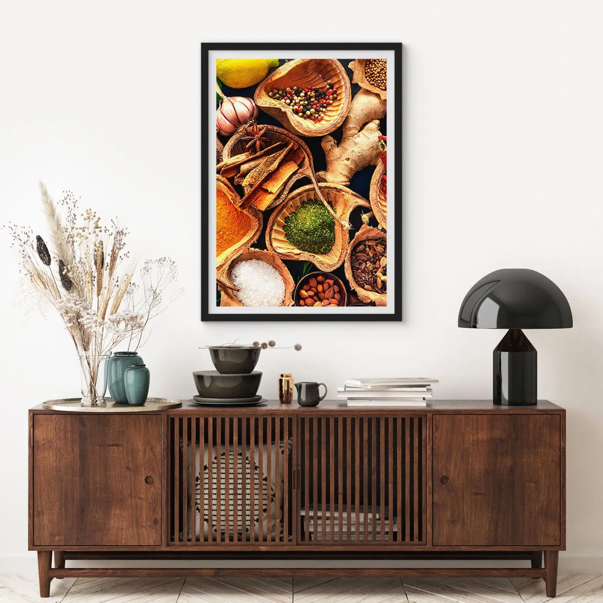 Plakat w czarnej ramie - Zbliżenie na przyprawy w naturalnych naczyniach - 50x70cm - Bierz, co chcesz - Nowoczesna dekoracja ścienna do salonu i sypialni ARTTOR