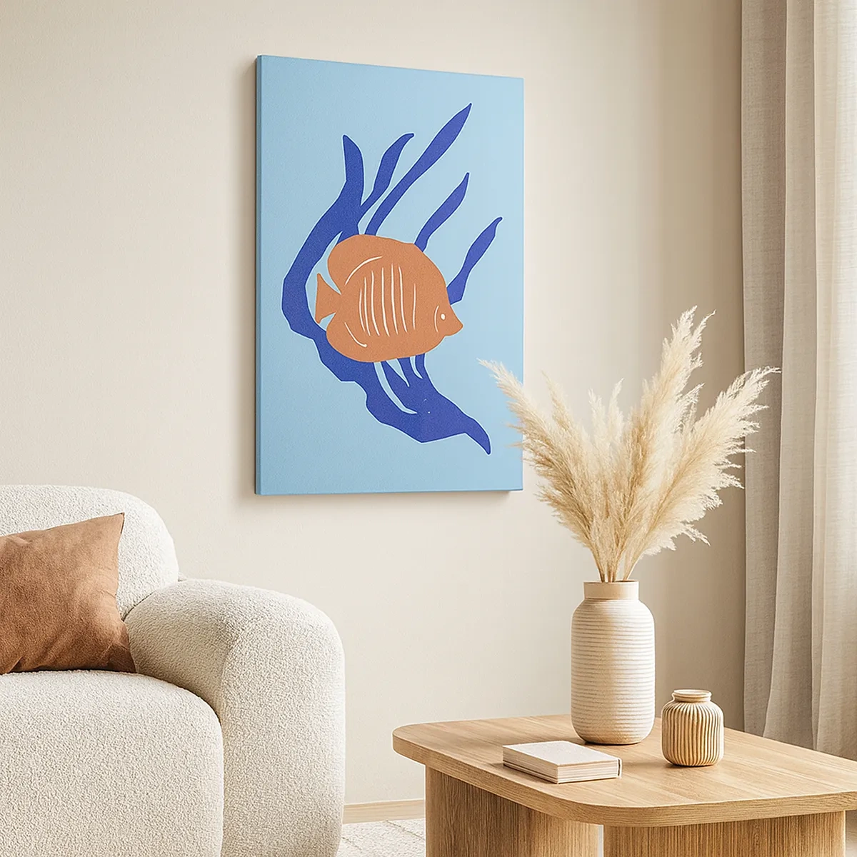 Obraz na płótnie - Pomarańczowa ryba pośród niebieskich wodorostów na błękitnym tle - 50x70cm - Mieszkanka wód koralowych - Nowoczesna dekoracja ścienna do salonu, kuchni i sypialni ARTTOR