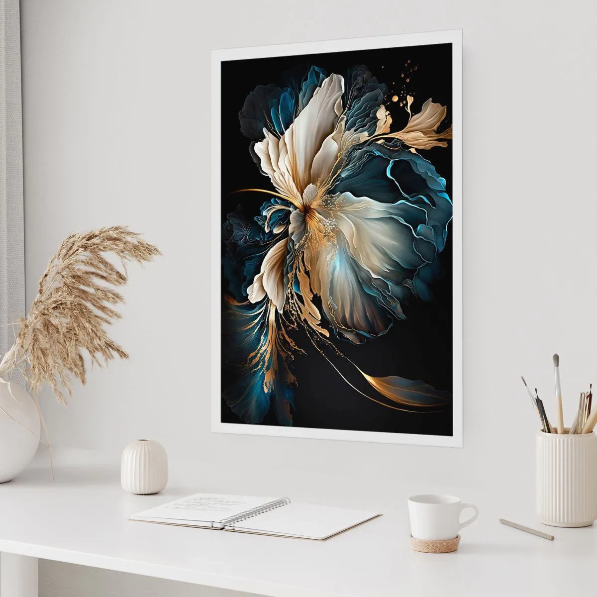 Plakat - Elegancka abstrakcyjna kompozycja kwiatowa w złocie i granacie - 50x70cm - Baśniowy kwiat paproci - Nowoczesna dekoracja ścienna do salonu, kuchni i sypialni ARTTOR