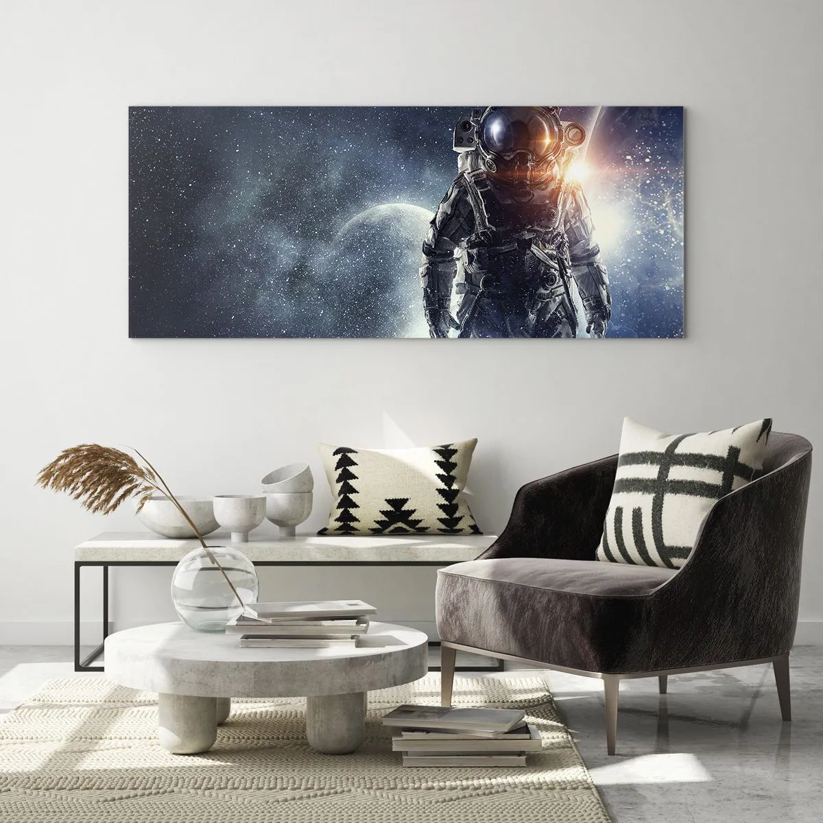 Obraz na szkle - Astronauta na tle kosmosu i planety Ziemi - 140x50cm - Kosmiczna przygoda - Nowoczesna dekoracja ścienna do salonu i sypialni ARTTOR