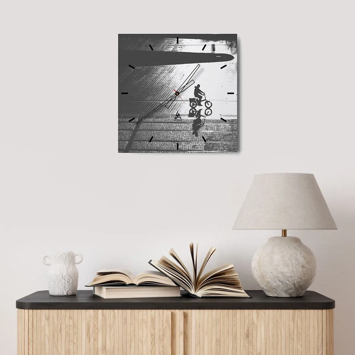 Zegar ścienny - Przed siebie, przez miasto - 40x40 cm