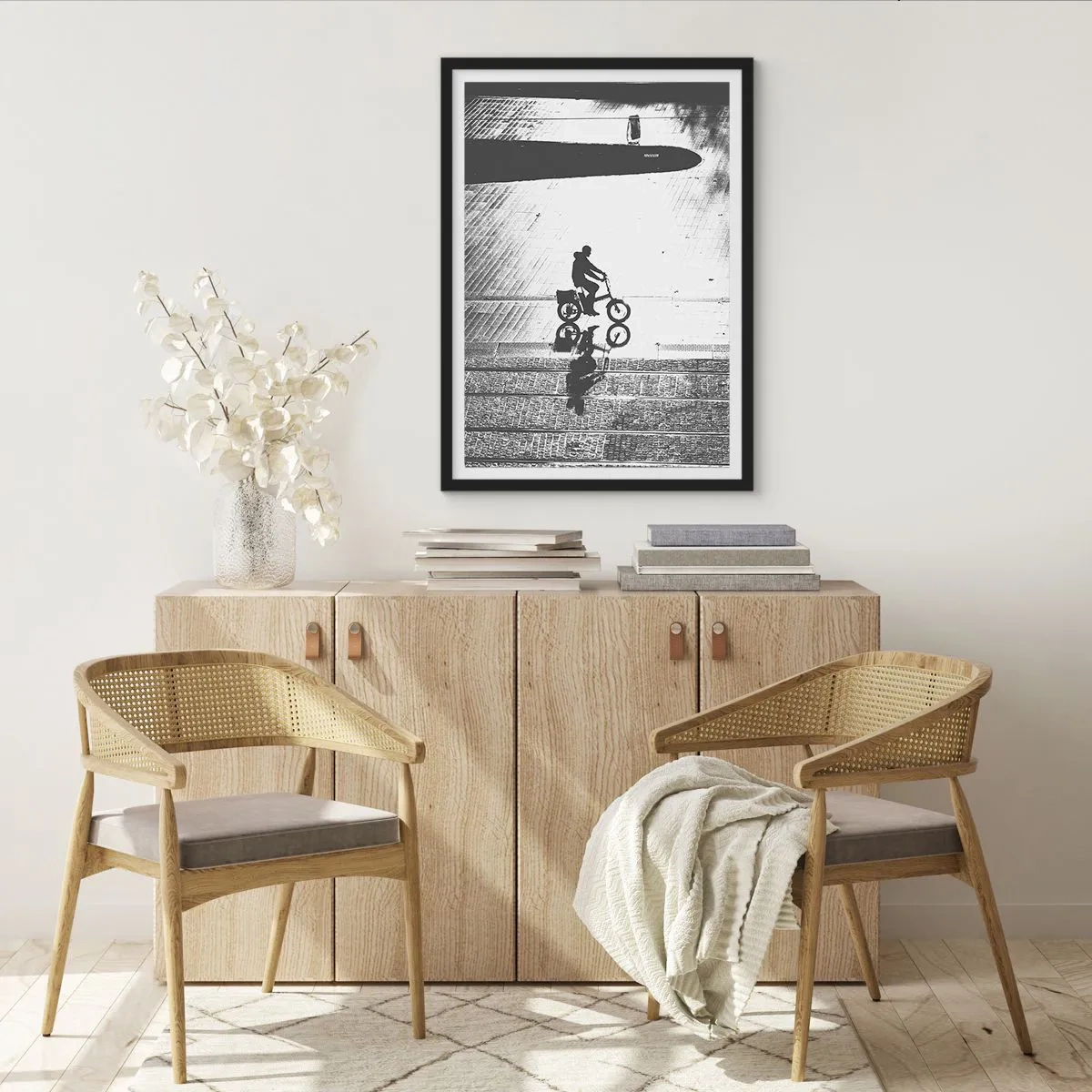 Plakat w czarnej ramie - Przed siebie, przez miasto - 70x100 cm