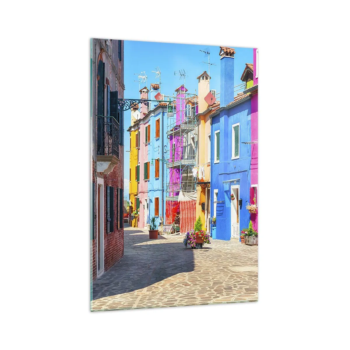 Obraz na szkle - Kolorowe budynki w wąskiej uliczce miasteczka - 70x100cm - Miasteczko "Pod papugami" - Nowoczesna dekoracja ścienna do salonu i sypialni ARTTOR