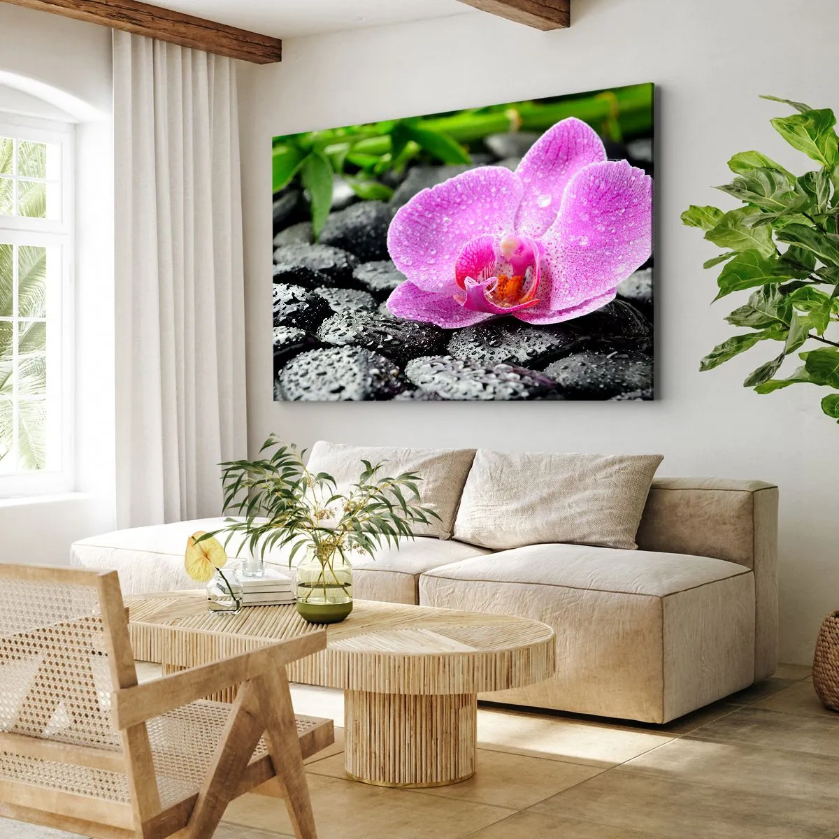 Obraz na płótnie - Różowa orchidea na mokrych czarnych kamieniach z zielonymi liśćmi - 70x50cm - Jak otwarte serce - Nowoczesna dekoracja ścienna do salonu i sypialni ARTTOR