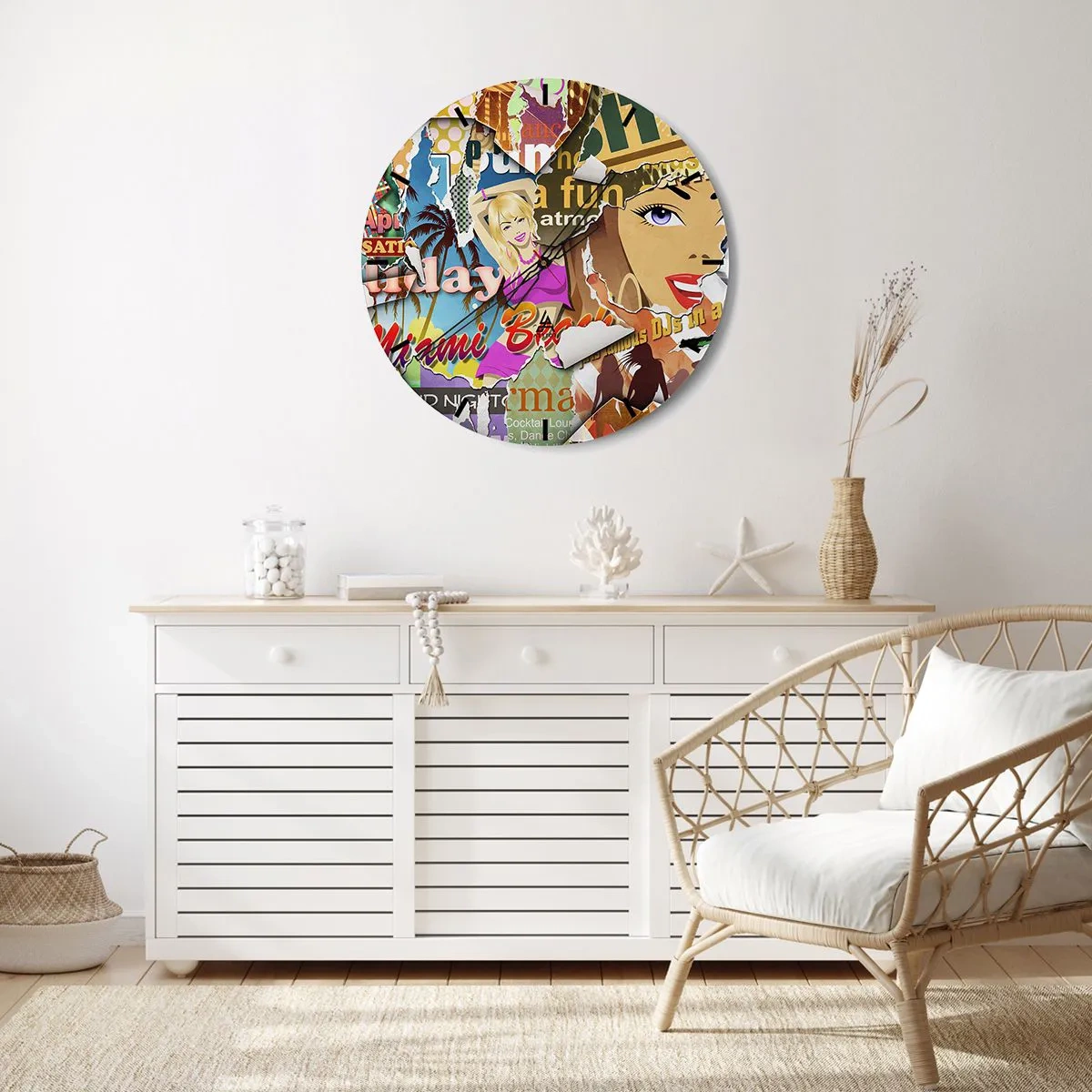 Zegar ścienny - Kolorowa kompozycja z plakatów w stylu retro - 30x30cm - Wakacyjne retrospekcje - Nowoczesna dekoracja ścienna do salonu, kuchni i sypialni ARTTOR