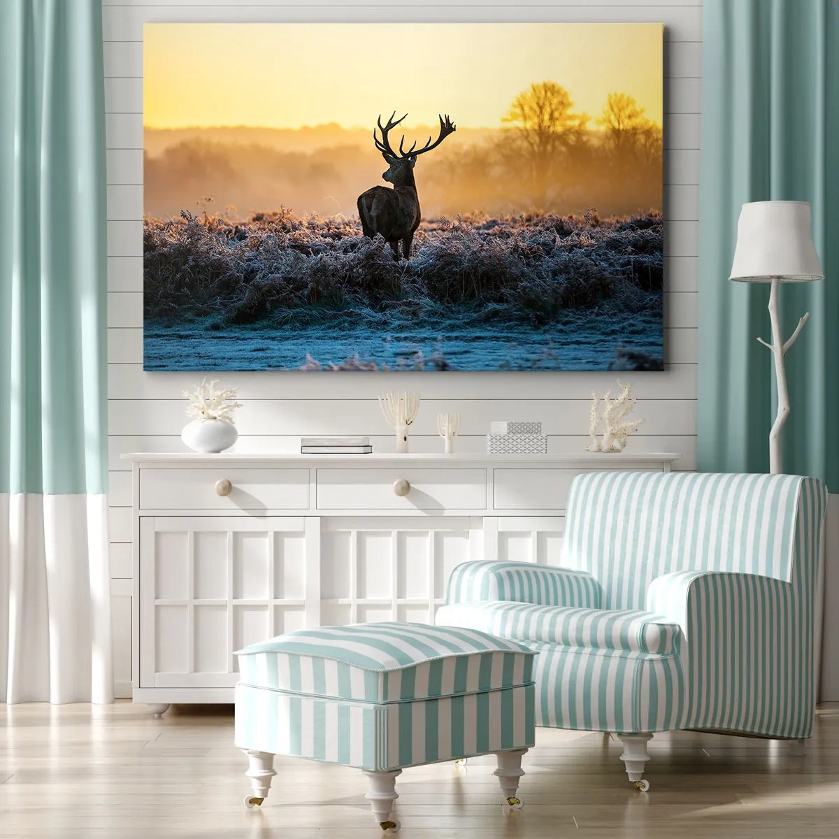 Obraz na płótnie - Jeleń na mroźnej polanie o wschodzie słońca - 70x50cm - Koronowany na swoich włościach - Nowoczesna dekoracja ścienna do salonu i sypialni ARTTOR