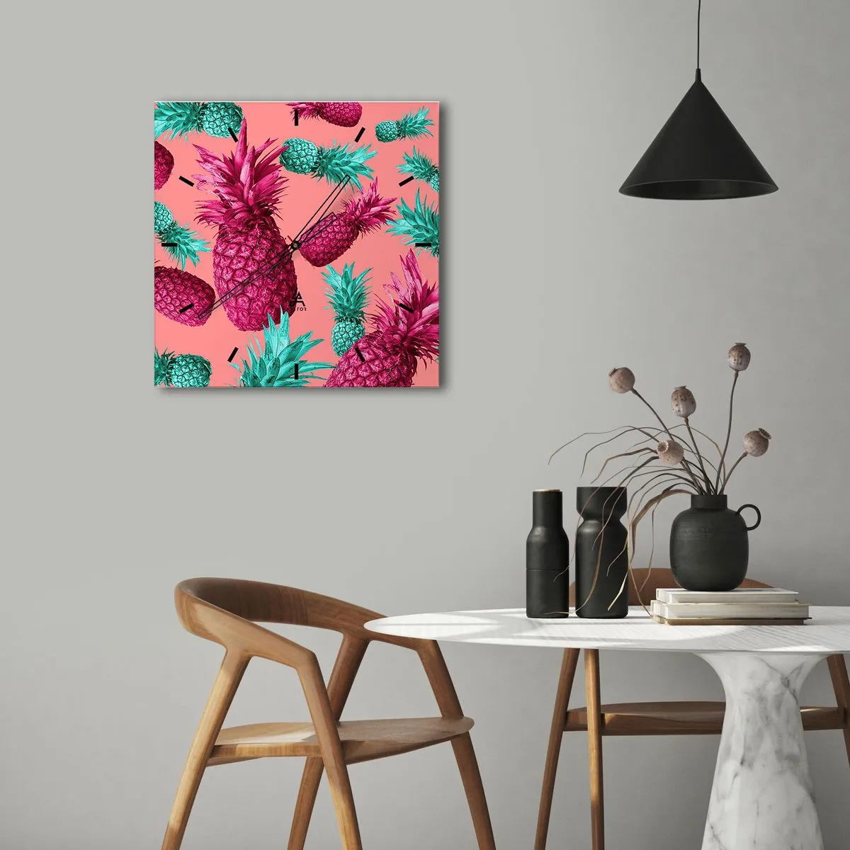 Zegar ścienny - Egzotyczne ananasy w różowo-turkusowej kolorystyce - 30x30cm - Wolność jest słodka - Nowoczesna dekoracja ścienna do salonu i sypialni ARTTOR