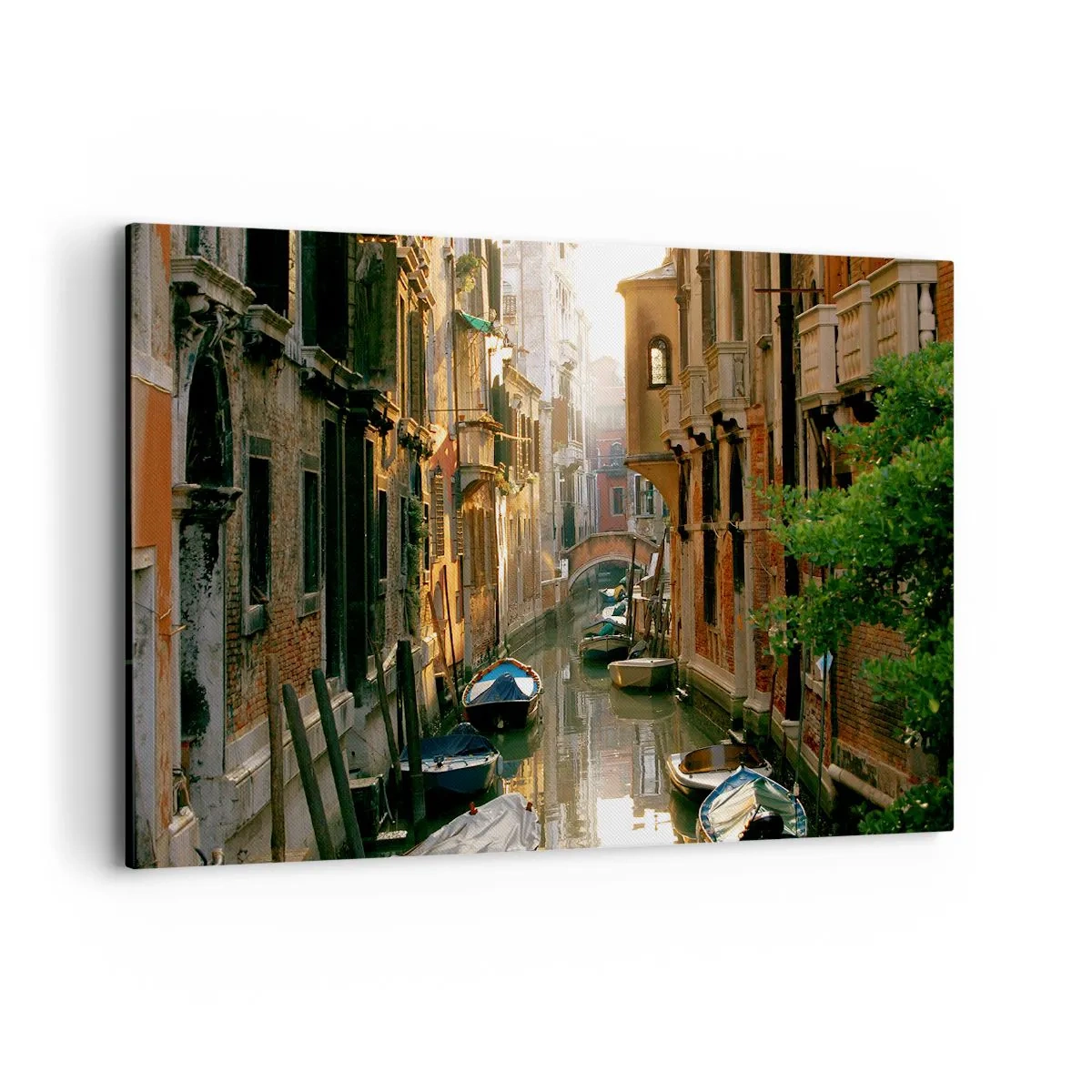 Obraz na płótnie - Malowniczy kanał w Wenecji z łodziami i mostem - 120x80cm - W weneckim zaułku - Nowoczesna dekoracja ścienna do salonu, kuchni i sypialni ARTTOR